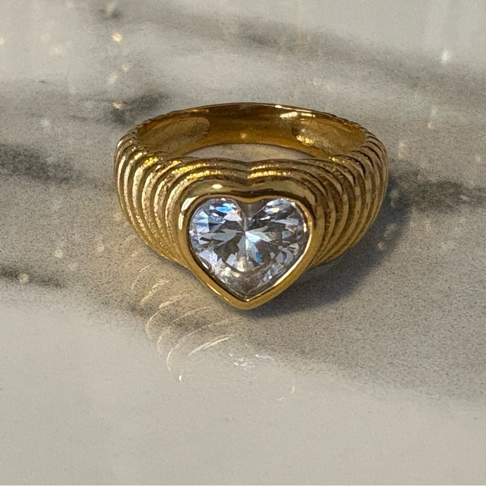 Gold Tone Rhinestone Heart Ring. Size 7